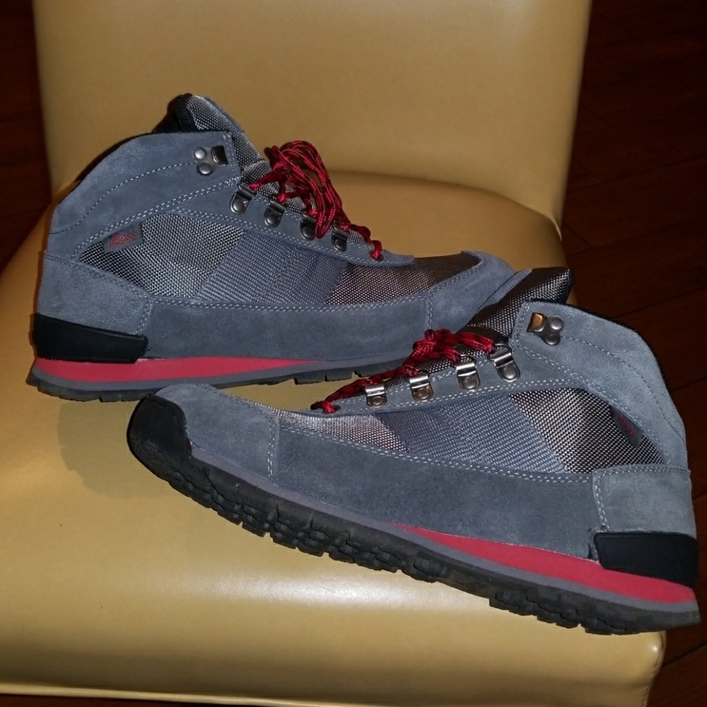 Bass boots